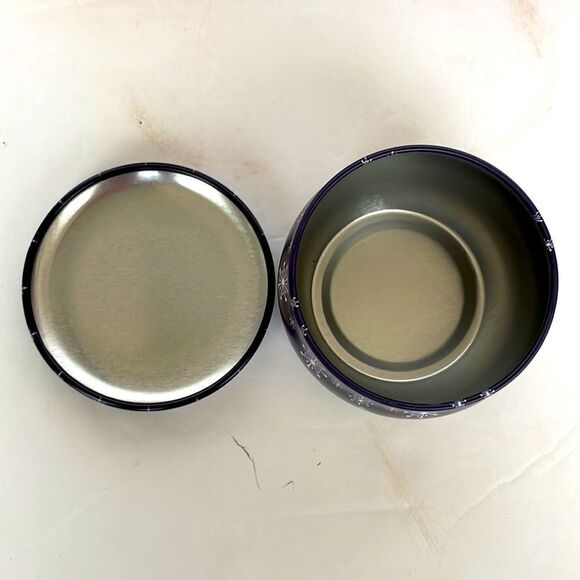 4 CHRISTMAS TINS OR CONTAINERS - Picture 3 of 5